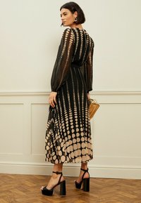 Love & Roses MIDI  - REGULAR FIT - Vestito lungo - mono spot