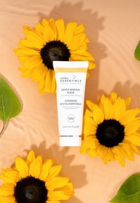 Herbal Essentials GENTLE RENEWAL SCRUB WITH WALNUT SHELL POWDER AND KAOLIN DELUXE  - Exfoliant