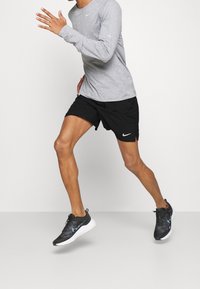 Nike Performance Urheilushortsit - black