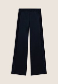 Pantaloni a gamba larga in un intenso blu scuro, caratterizzati da una texture liscia con un sottile luccichio. Nessun motivo visibile o dettagli in metallo.
