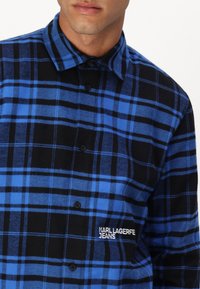 Karl Lagerfeld Jeans KLJ REGULAR CHECK SHIRT - Košeľa - klj blue/black