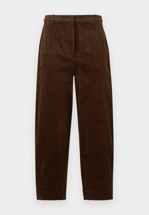Braune Cordhosen mit geradem Schnitt, vertikaler Rippstruktur, einem Bund und Seitentaschen. Keine sichtbaren Beschläge oder Akzente.