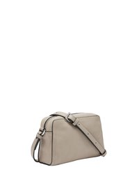Beige Leder Umhängetasche mit rechteckiger Form, verstellbarem Tragegurt und schwarzen Reißverschlussschlaufen. Glatte Textur mit gestickten Details.