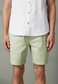Next REGULAR FIT - Short - lime green