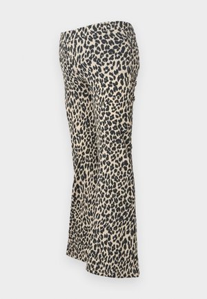 Beige és fekete leopárdmintás harangszárú nadrág, sima textúrával, illeszkedő derékkal és enyhe rugalmassággal a kényelem érdekében.