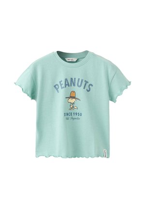 Lyseblå T-shirt med korte ærmer og bølgede kanter, med Woodstock-figur iført hat og teksten "PEANUTS SINCE 1950" på forsiden.