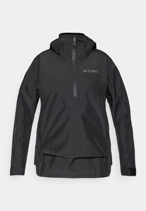 Crna lagana pulover jakna s visokim ovratnikom, polu-zip zatvaranjem sprijeda, podesivom kapuljačom i logom na prsima. Glatki, vodootporni materijal.