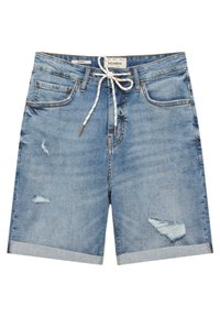 Vaaleansiniset farkkushortsit, joissa on kulutettu pinta, kaksi etutaskua, naru vyötäröllä ja käännetyt lahkeet.