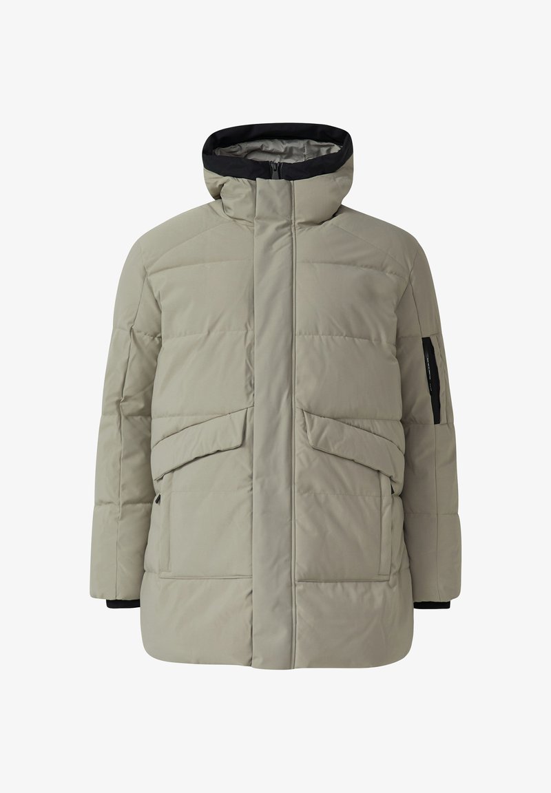 Gewatteerde lichtgrijze jas met een hoge kraag, een ritssluiting aan de voorkant en twee grote zijzakken. Zwarte accenten op de kraag en een zijzak.