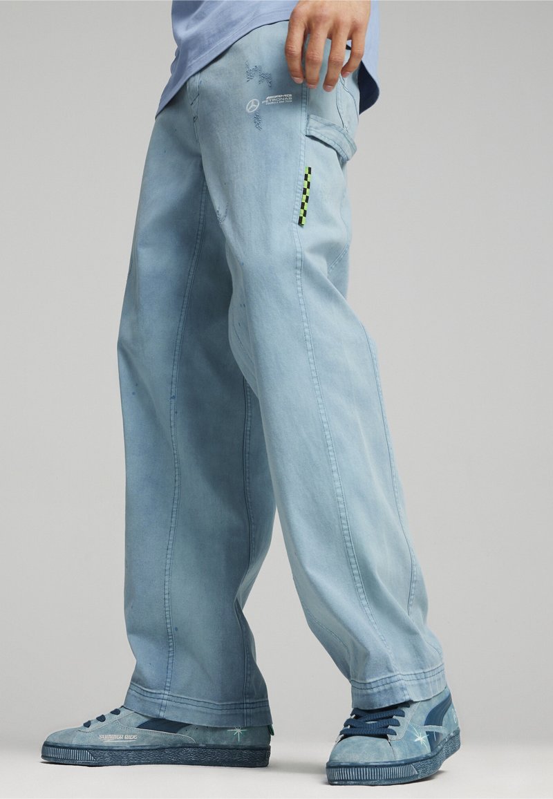 Puma MERCEDES-AMG PETRONAS CREW - Jeans Relaxed Fit - ocean tropic/blau ...