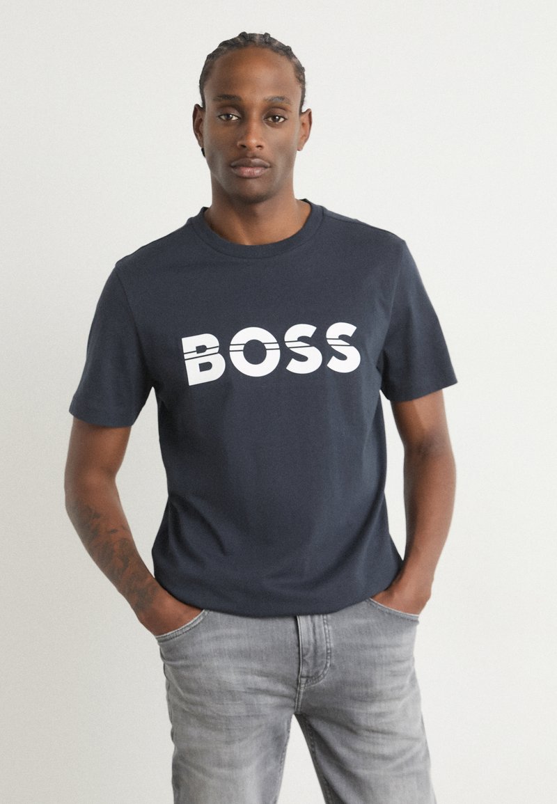 BOSS TEE - Apdrukāts T-krekls - dark blue