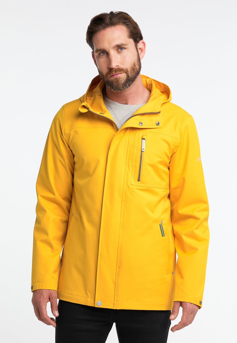 Chaqueta amarilla impermeable con capucha, cierre frontal con cremallera y botones, dos bolsillos laterales y un bolsillo en el pecho para mayor capacidad de almacenamiento.