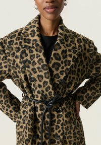 Soaked in Luxury LEONY MAFALDA  - Klasický kabát - leopard jaquard