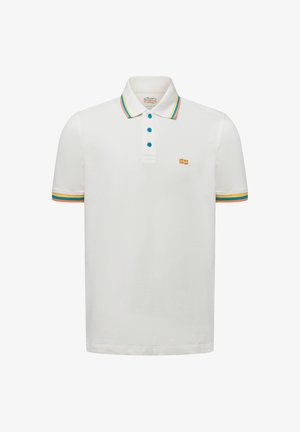 Weißes Poloshirt aus Baumwolle mit einer Drei-Knopf-Leiste, türkisfarbenen Knöpfen und bunten gestreiften Akzenten am Kragen und an den Ärmeln.