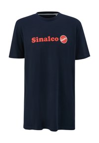 Marineblauwe katoenen t-shirt met korte mouwen, voorzien van een rood "Sinalco" logo en een ronde rode accent aan de linkerkant.