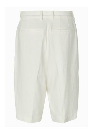 Fehér len rövidnadrág laza szabással, két hátsó zsebbel és letisztult szegéllyel. Az anyag sima, könnyű tapintású.