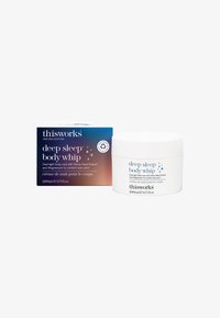 Deep Sleep Body Whip, hvit krukke med flat lokk, ved siden av en blå gradientboks som viser produktdetaljer i hvit og sølv tekst.
