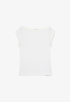 Bílý, přiléhavý tričko vyrobené z lehkého bavlněného materiálu, s krátkými rukávy, širokým výstřihem a hladkou texturou bez vzorů.