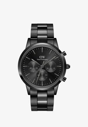 Zwarte roestvrijstalen horloge met een ronde wijzerplaat, zwarte wijzerplaat, zilveren wijzers, drie subdials en een schakelband.