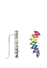 Silverörhängen med färgglada marquise-slipade stenar arrangerade i ett diagonalt mönster. Vänster har en rak post; höger har en böjd design.