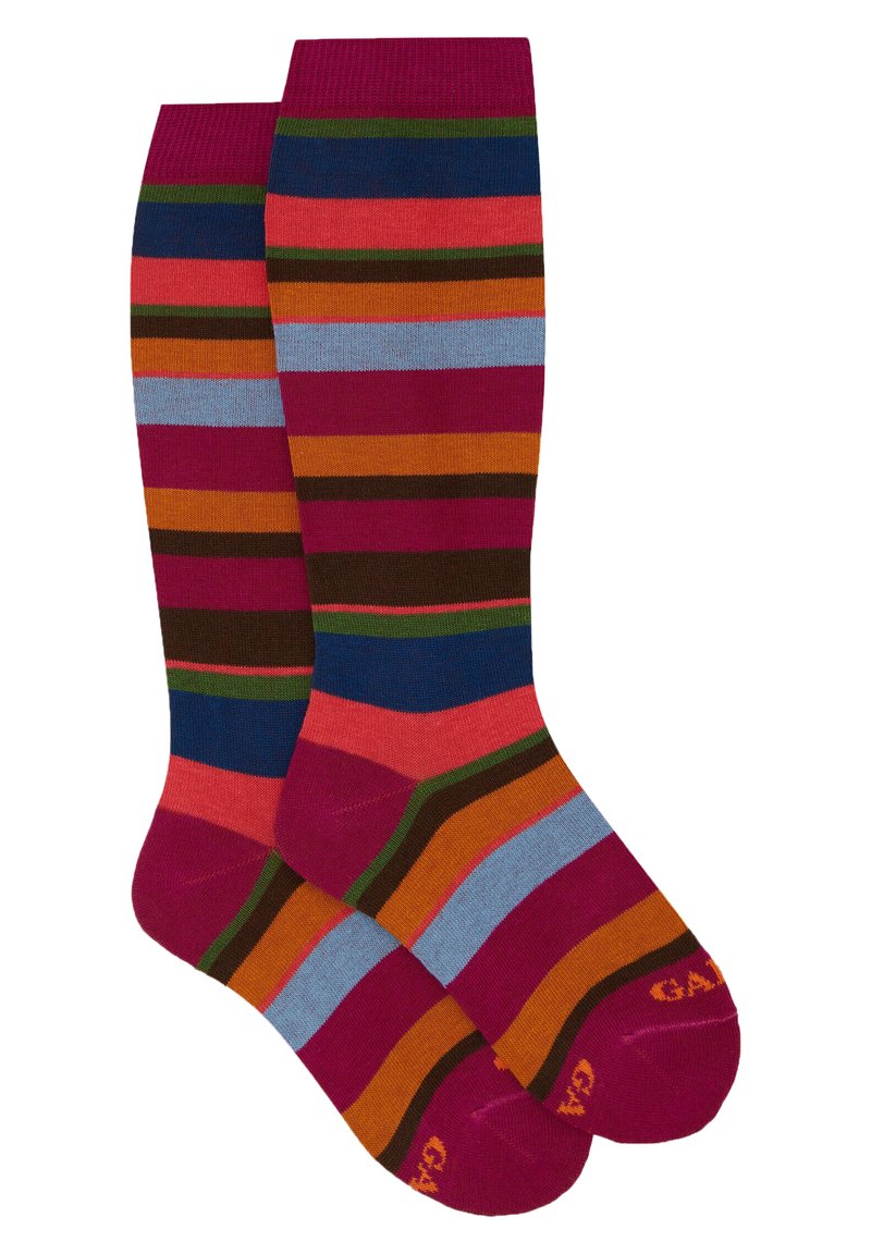 Calze al ginocchio con strisce vibranti e alternate in rosa, blu, verde, arancione e marrone. Realizzate in un materiale liscio e elastico.