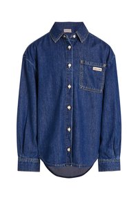Camicia in denim blu scuro, con maniche lunghe, chiusura con bottoni davanti e taschino sul petto con una patch logo. Dettagli di cucitura leggeri.