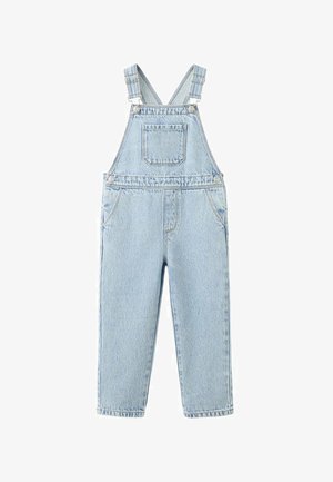 Svijetloplavi traper kombinezon s podesivim naramenicama, prednjim džepom na prsima, bočnim džepovima i nogavicama ravnog kroja.