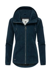 Mørkeblå jakke med høj krave og hætte, lynlåsåbning foran, justerbare snører og en let buet kant. Blødt, tekstureret stof.