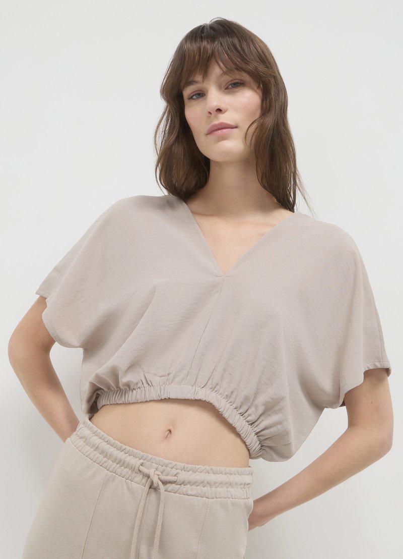 Calliope SCOLLO A V - Camicetta - tortora