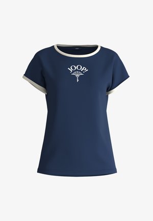 Laivastonsininen lyhythihainen T-paita pyöreällä kaula-aukolla, jossa on kontrastivärinen vaaleanharmaa reunus ja valkoinen "JOOP!"-logo keskellä.