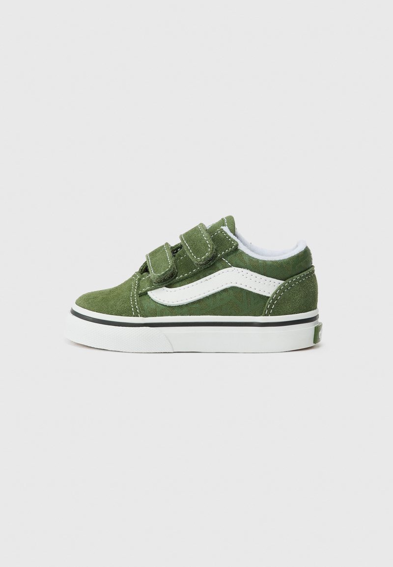 Grønne semskede sneakers med hvite detaljer, justerbare borrelåser og et strukturert mønster. Har en hvit gummisåle med svart trim.