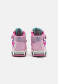 Zapatillas Deportivas Geox J Inek Para Niña, Con Luces En La Suela, Diseño Inspirado En Baloncesto