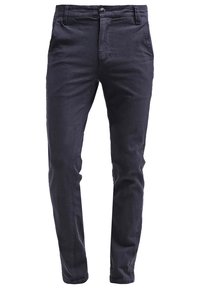 Marineblaue, schlank geschnittene Herrenhosenhose mit Knopf- und Reißverschluss vorne, seitlichen Taschen und Gürtelschlaufen, dargestellt auf weißem Hintergrund.