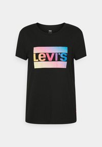 Musta puuvillapaita, jossa on pastelliväreissä oleva gradienttilogosuunnittelu. Lyhyet hihat ja pyöreä kaula-aukko, sivutunnuksella korostettuna.