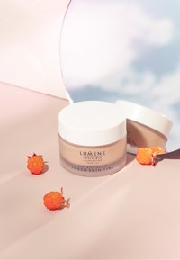 Lumene INVISIBLE ILLUMINATION [KAUNIS] INSTANT GLOW FRESH SKIN TINT - Hydratant teinté - universal light