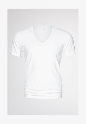 Witte T-shirt met korte mouwen en V-hals, gemaakt van een soepele stof, met een getailleerd ontwerp en een eenvoudige constructie zonder patronen of accenten.