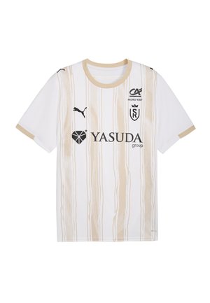 Maglietta bianca a maniche corte con strisce orizzontali dorate, con logo Puma nero e branding del gruppo Yasuda sul davanti.