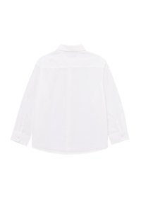Camisa blanca de manga larga con botones, vista desde la parte posterior, con cuello y puños abotonados sobre un fondo blanco.