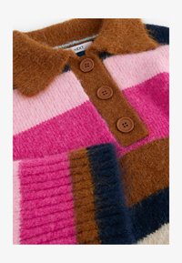 Unselected, multi bright