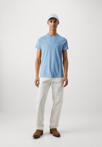 Tommy Jeans SLIM TEE - Basic póló - westside blue