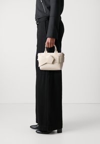 Ted Baker JIMISIE - Handtasche - cream