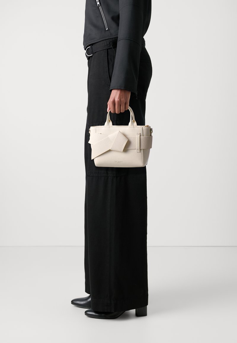 Ted Baker JIMISIE - Handtasche - cream