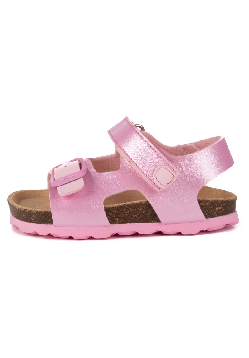 Sandale rose avec une finition métallique, bride réglable, semelle en liège et fond en caoutchouc texturé. Design ouvert avec des découpes.