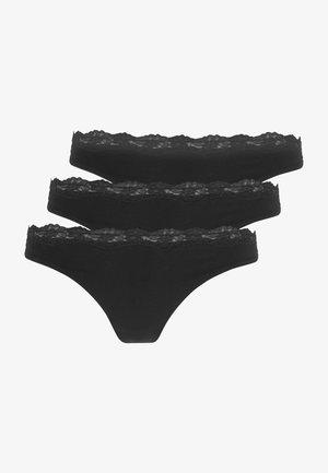 Črne tangice z čipkastim robom, narejene iz gladkega blaga in z valovitim čipkastim robom, predstavljene v kompletu treh enakih kosov.