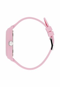 Montre en silicone rose avec un cadran rectangulaire, matériel en argent et une texture lisse. Elle dispose d'un bracelet à boucle et d'une boucle réglable.