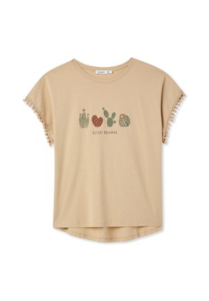 T-shirt beige a maniche corte realizzato in tessuto morbido, con orlo curvo e dettagli a pom-pom sulle maniche. Presenta grafiche di cactus e il testo "Desert Dreamer".