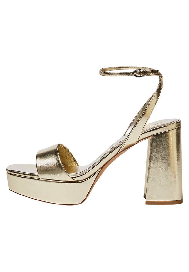 pull and bear sandales talons