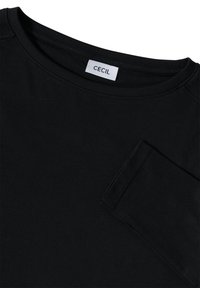 Zwarte korte mouwen shirt met een ronde hals, voorzien van een eenvoudig ontwerp en een patch pocket aan de linkerkant. Gemaakt van gladde katoenen stof.