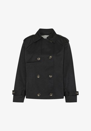 Mustavalkoinen kaksirivinen takki, jossa on kauluksellinen kaula ja joka on valmistettu teksturoidusta kankaasta. Varustettu suurilla nappilla ja säädettävillä hihansuilla.