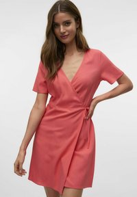 Vero Moda VMMYMILO KURZES - Vardagsklänning - dubarry